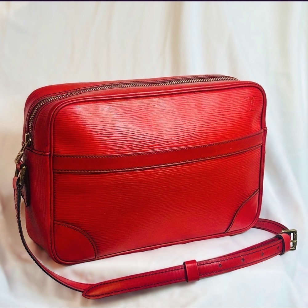 Vintage Louis Vuitton Trocadero crossbody bag in epi leather